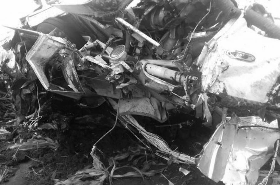 Una avioneta cayó esta mañana en Génova Costa Cuca, Quetzaltenango, dos personas fallecieron. (Foto: Stereo 100)