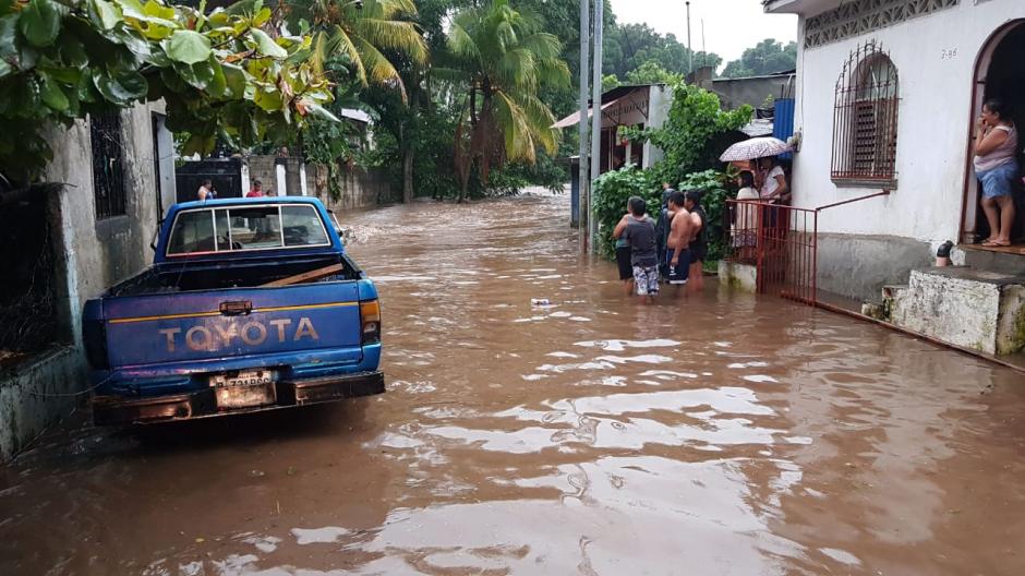Se reportan inundaciones en varias zonas de la cabecera departamental de Retalhuleu y municipios aledaños. (Foto: Cruz Roja Guatemalteca)