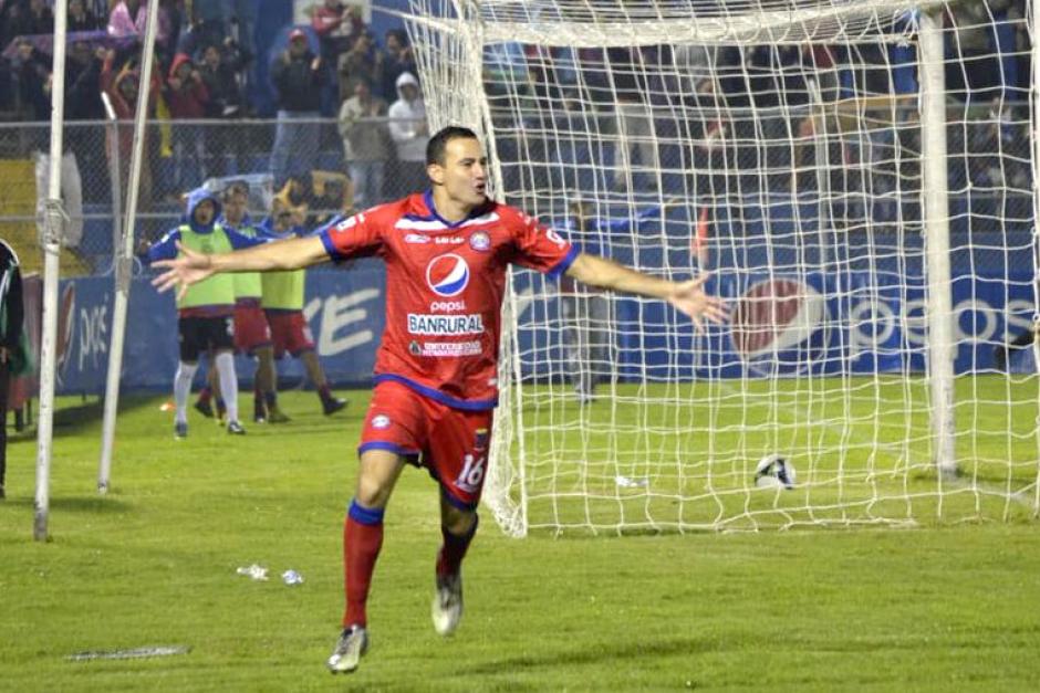 Así festejó Marco Pablo Pappa su tercer gol con Xelajú MC. (Foto: @escenario100)