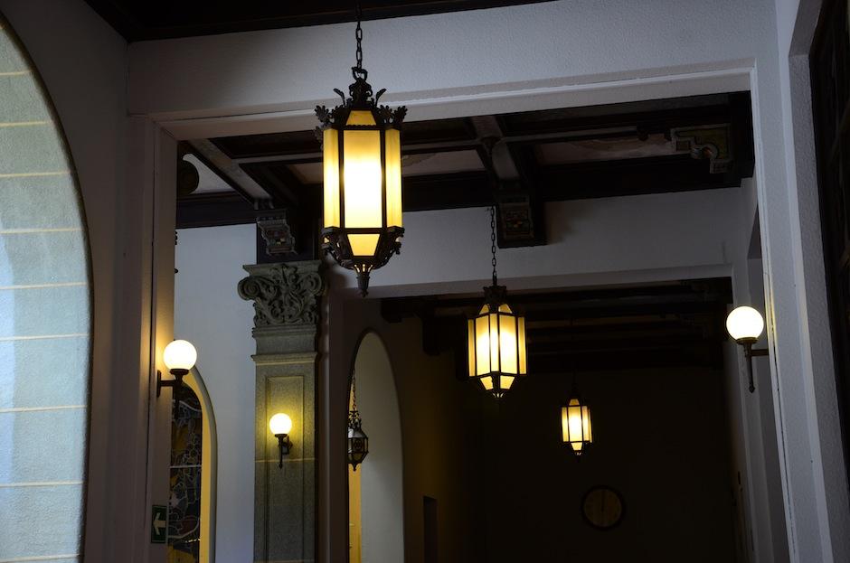 Las lámparas tienen detalles únicos.  (Foto: Selene Mejía/Soy502)