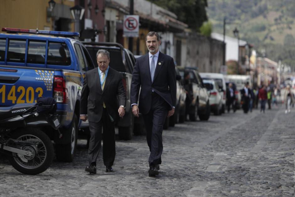 El Rey de España, Felipe VI, realizó un pequeño recorrido por la Antigua Guatemala. (Foto: Casa de Su Majestad el Rey)