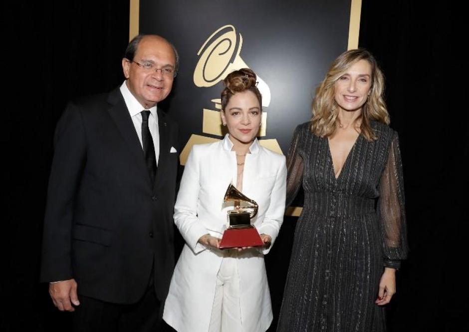 Natalia como ganadora de Mejor Álbum Folklórico. (Foto:AFP)