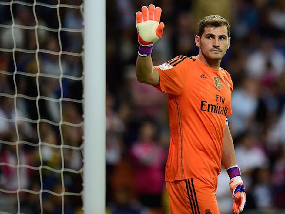 El portero Iker Casillas habló sobre sus posibles regresos a la Selección de España y al Real Madrid. (Foto: AFP)