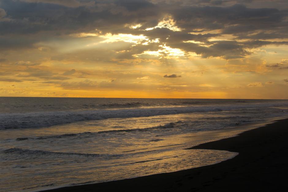 Monterrico es uno de los destinos favoritos de los turistas para disfrutar del mar. (Foto: Fredy Hernández/Soy502)