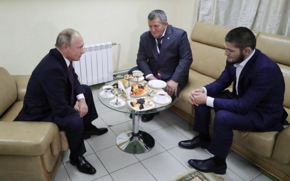 Vladimir Putin advirtió a&nbsp;Khabib Nurmagomedov sobre su comportamiento. (Foto: AFP)