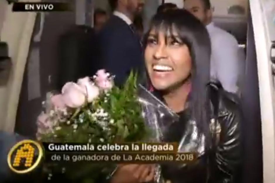 Paola Chuc, la ganadora de La Academia 2018 llegó a Guatemala finalmente. (Foto: TV Azteca)
