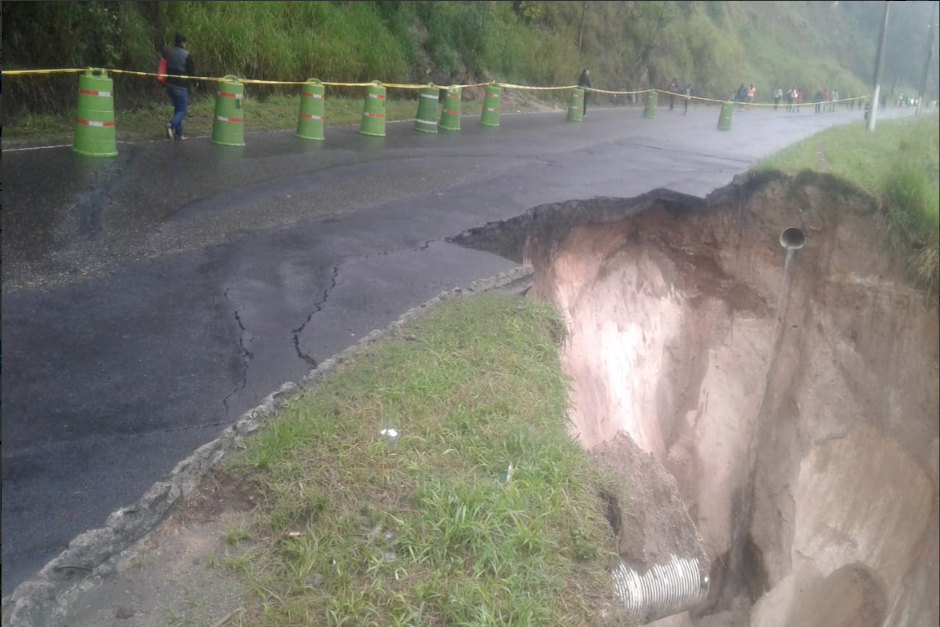 El socavamiento causó el cierre del Bulevar Sur de Ciudad San Cristóbal, una ruta alterna para llegar a Villa Nueva. (Foto: Municipalidad de Villa Nueva)