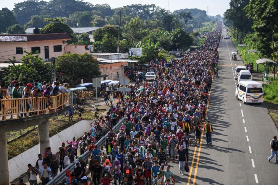 Cientos de hondureños avanzan en México en busca de la frontera de EE.UU. (Foto: AFP)&nbsp;