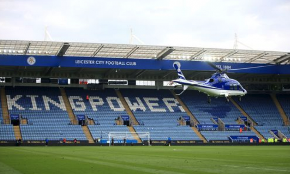 El helicóptero del dueño de Leicester se estrelló segundos después de despegar del centro del campo del estadio King Power. (Foto: Mirror)&nbsp;