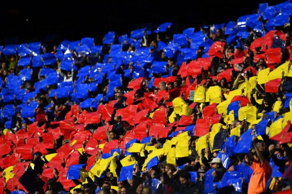 Más de 93 mil espectadores formaron el mosaico en el estadio Camp Nou.&nbsp;