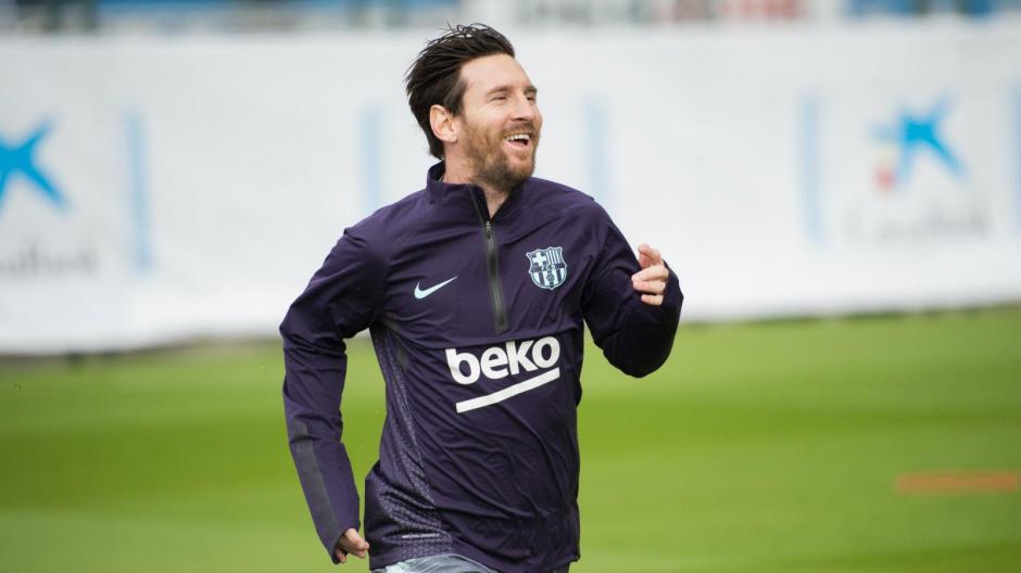 A 11 días de la lesión, Lionel Messi ya pisa el césped en Barcelona. (Foto: FCB)&nbsp;