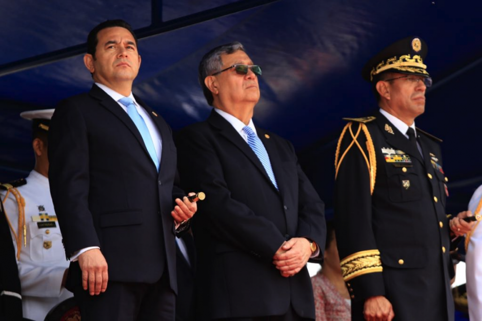 El presidente participó en los actos en conmemoración del aniversario de la Escuela Politécnica. (Foto: Gobierno de Guatemala)