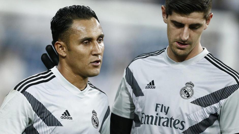 Courtois aseguró que se lleva muy bien con Keylor Navas y que es la prensa la que busca hacer polémica. (Foto: AFP)