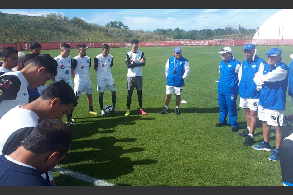La Selección Nacional de Guatemala realizó su primer entrenamiento en la cancha alteran del Toyota Park. (Foto: Fedefut)