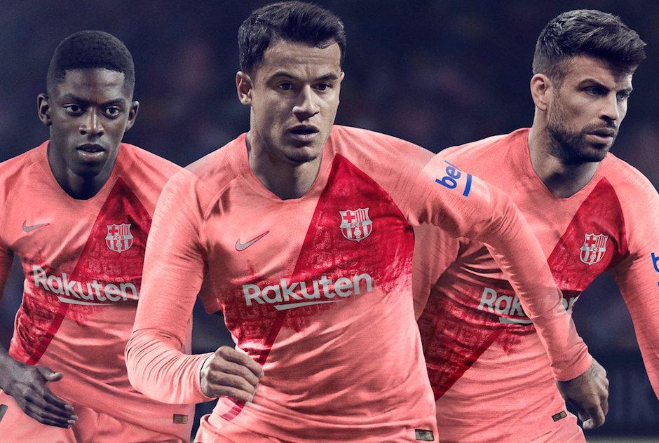 Dembélé, Coutinho y Piqué fueron los elegidos para la presentación oficial de la camisola. (Foto: FC Barcelona)