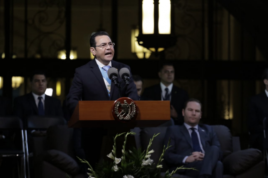 El presidente Jimmy Morales pronunció su discurso frente al Palacio Nacional de la Cultura. (Foto: Alejandro Balán/Soy502)&nbsp;