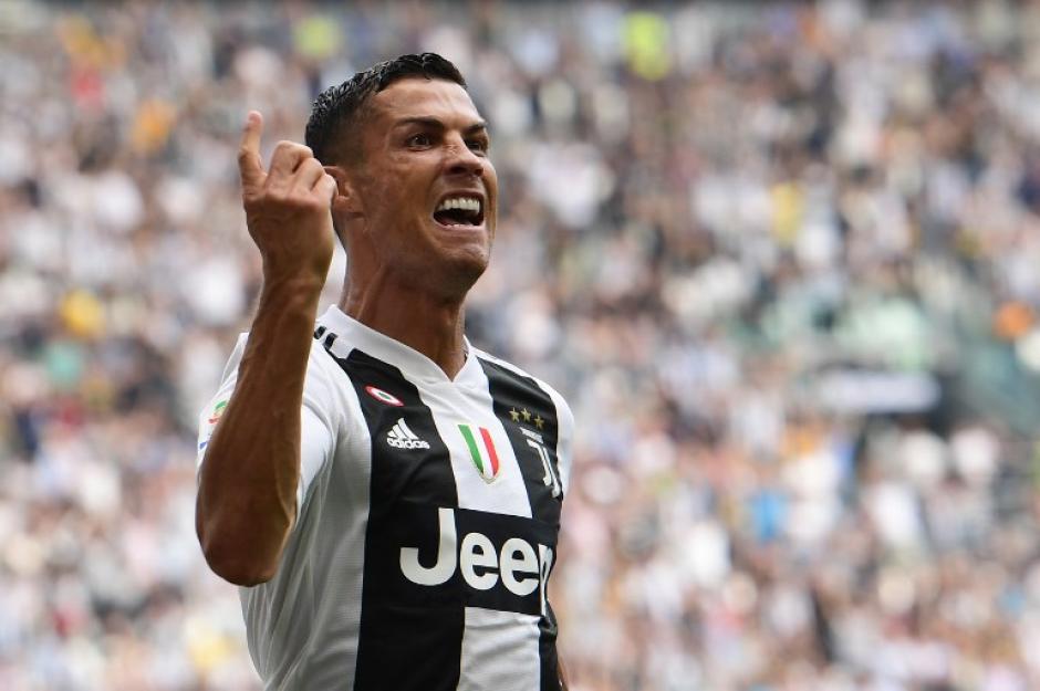 Cristiano Ronaldo logró dos tantos en su estreno como goleador de la Juventus. (Foto: AFP)