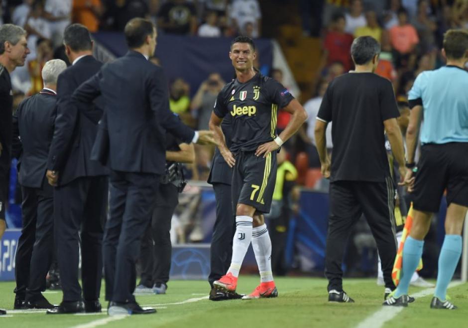 El portugués Cristiano Ronaldo salió expulsado del juego de Champions League. (Foto: AFP)