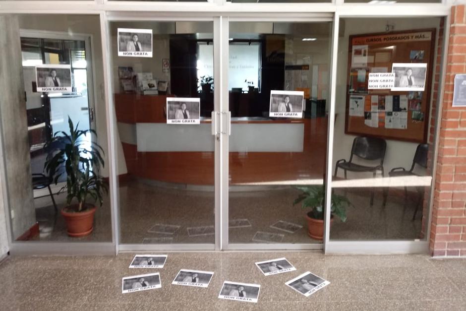 Un grupo de estudiantes de la Universidad Rafael Landívar declaró "non grata" a Sandra Jovel, egresada de esa casa de estudios. (Foto: Landivarianos)