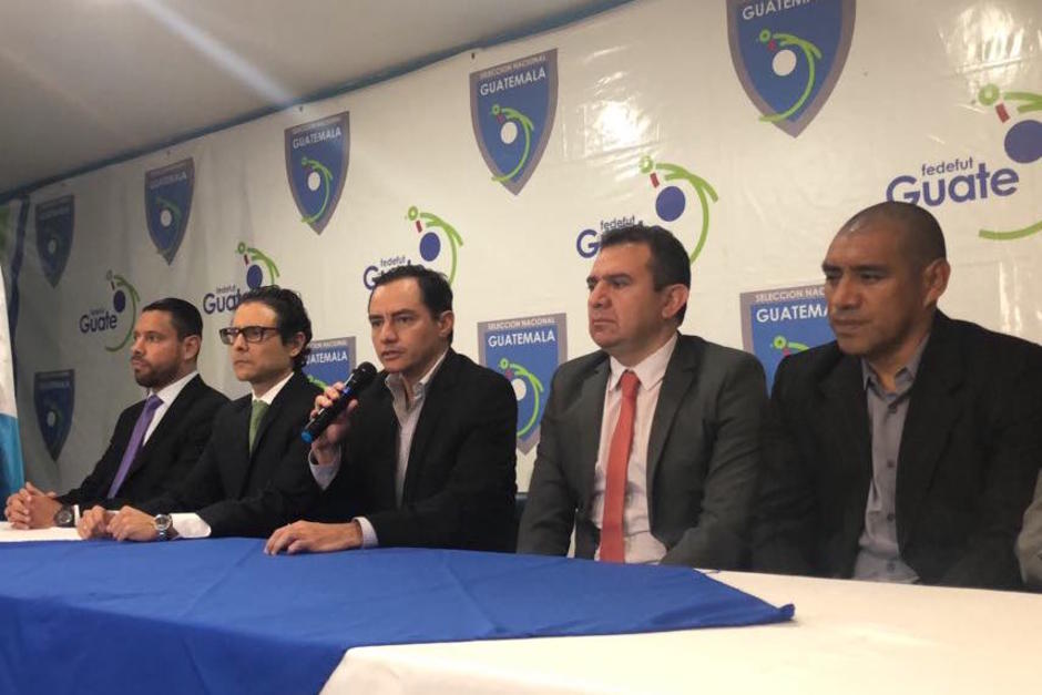 Sindicato de Futbolista Prefesionales de Guatemala firma convenio con Fedefutbol para trabajar en el modelo del estatuto del jugador. (Foto: Luis Barrios/Soy502)