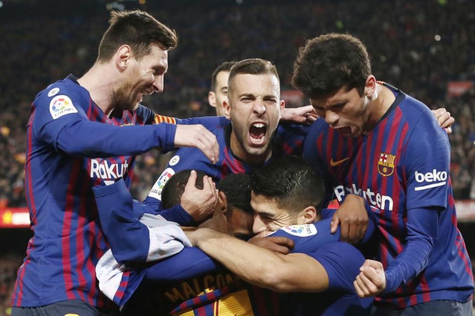 El alocado festejo del Barcelona, que acaricia el título de La Liga. (Foto: AFP)