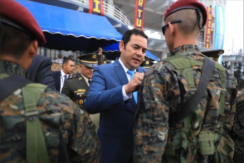 El presidente Jimmy Morales participó en la conmemoración del Día del Soldado Caído del Ejército. (Foto: AGN)