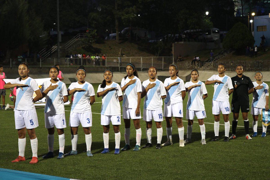 El equipo titular de Guatemala que enfrentó a El Salvador. (Foto: Fedefut)