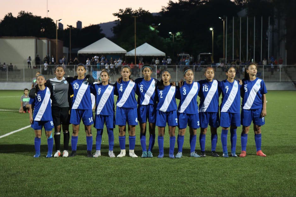 El equipo titular de Guatemala para la final del Torneo Femenino Sub-16 de Uncaf. (Foto: Fedefut)
