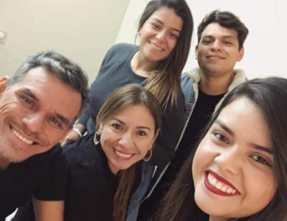 Así despidieron sus tres hijos al pastor y cantante Julio Melgar. (Foto: Instagram)