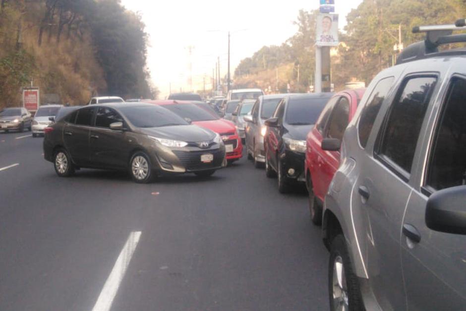Los vehículos fueron multados por un agente de las autoridades de Villa Nueva. (Foto: Dalia Santos/PMT)