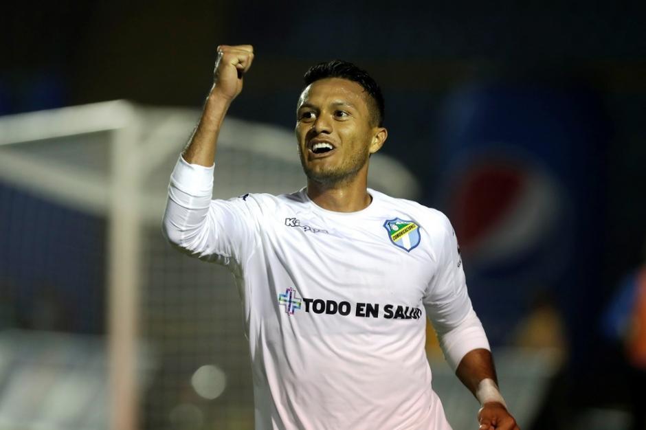 Jorge Vargas marco uno de los tres goles de Comunicaciones frente a Cobán. (Foto: DCA)