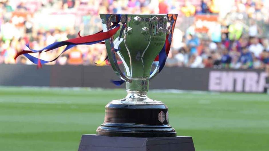 De ganar su partido frente al levante el FC Barcelona recibirá el trofeo de campeón el mismo sábado. (Foto: AFP)