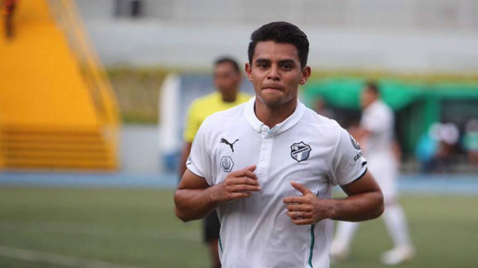 El futbolista salvadoreño, Alexander Larín está muy cerca de volver a jugar con Comunicaciones tras una larga lesión. (Foto: US.AS.com)