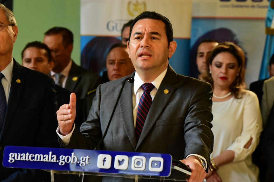 Al salir de la reunión de Gabinete, el presidente Jimmy Morales habló acerca de la transición y sus pendientes. (Foto: AGN)