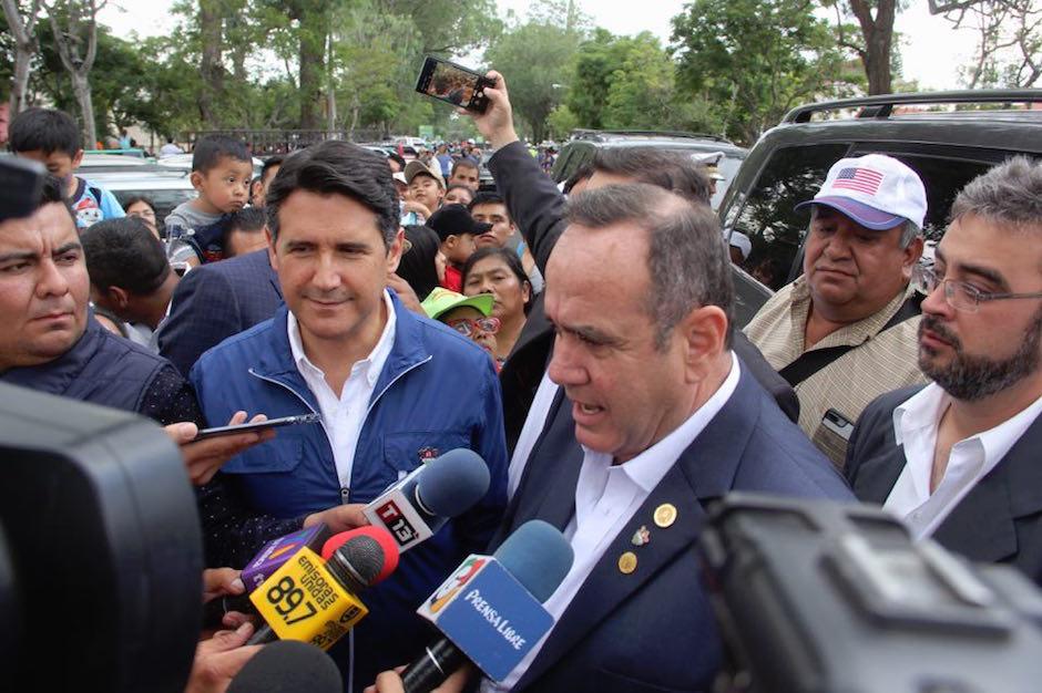 El alcalde Ricardo Quiñónez invitó al presidente electo Alejandro Giammattei en la feria de Jocotenango. (Foto: Fredy Hernández/Soy502)