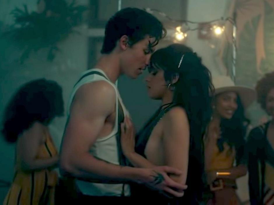 Publican el sexy video en el que Camila y Shawn ensayan para el video de la canción "Señorita". (Foto: Captura de pantalla)&nbsp;