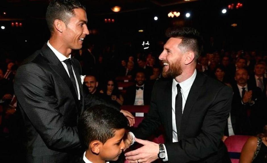Cristiano Ronaldo y Messi durante una gala del Balón de Oro. (Foto: ElEspañol)