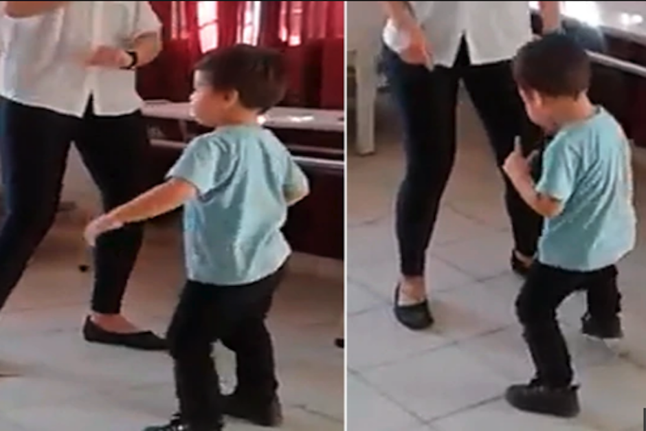 Un niño tímido sorprendió a sus compañeros bailando como nadie, tras el pedido de su maestra. (Foto: Captura de video)