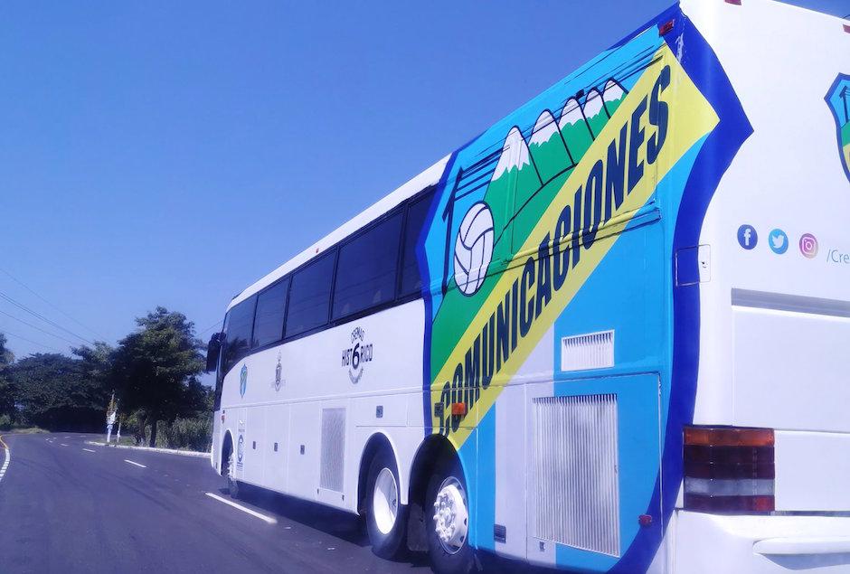 El bus de Comunicaciones captado en la carretera durante su trayecto a Siquinalá. (Foto: Andrés-ADF)