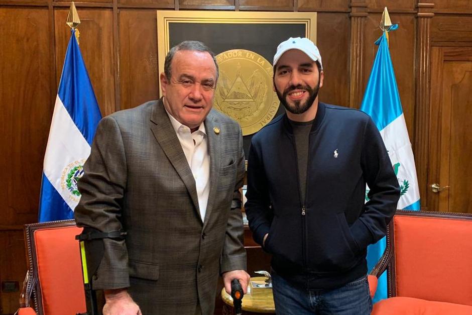 El presidente electo compartió detalles sobre la reunión que sostuvo con el presidente de El Salvador. (Foto: Alejandro Giammattei/Twitter)
