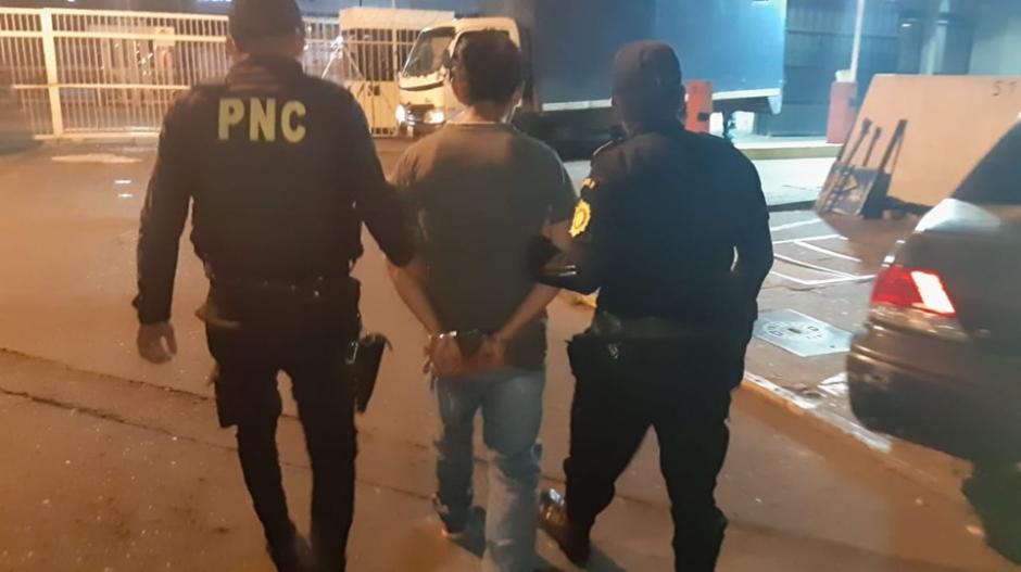 La PNC logró detener a dos personas señaladas de cometer el crimen. (Foto: PNC)