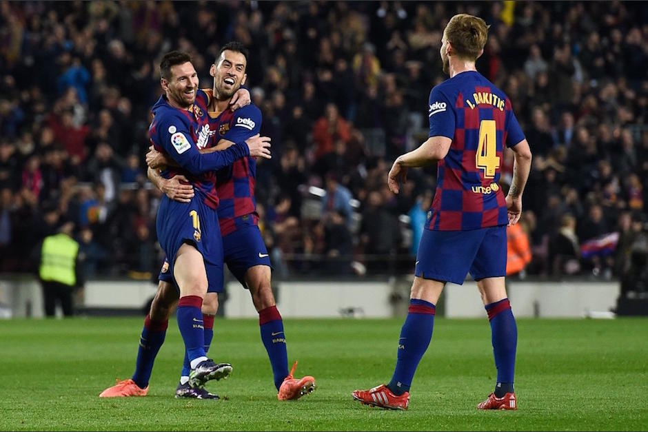 Lionel Messi festeja uno de sus tres goles en el partido ante el Mallorca. (Foto: AFP)