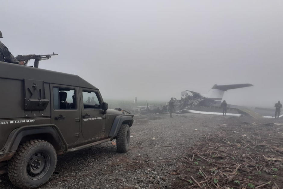 El Ejército de Guatemala se enfrentó contra narcotraficantes en Petén. (Foto de avioneta descubierta el sábado: Ejército de Guatemala)