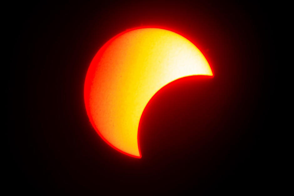 Un impresionante eclipse llamado "anillo de fuego" maravilló a una parte del mundo. (Foto: AFP)