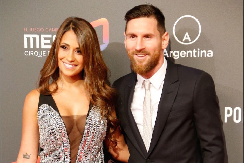 Antonella Roccuzzo y Lionel Messi acompañaron a Luis Suárez en la renovación de votos matrimoniales. (Foto: Archivo)