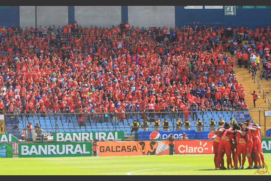 La afición de Municipal abarrotó el estadio Nacional para el partido ante Comunicaciones en semifinales. (Foto: CSD Municipal)
