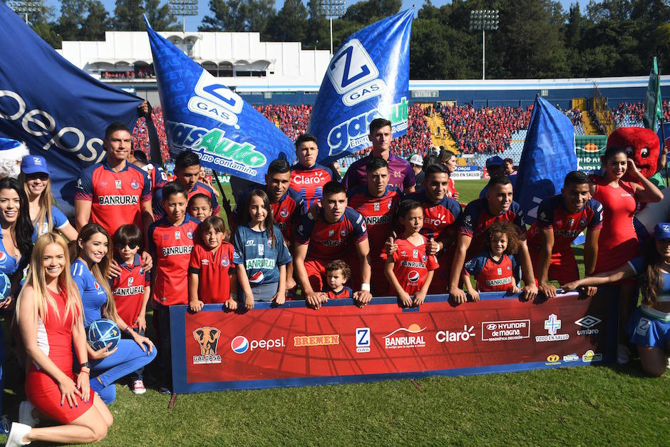 El equipo titular con el que Municipal salió campeón del Torneo Apertura 2019. (Foto: Rudy Martínez/Soy502)