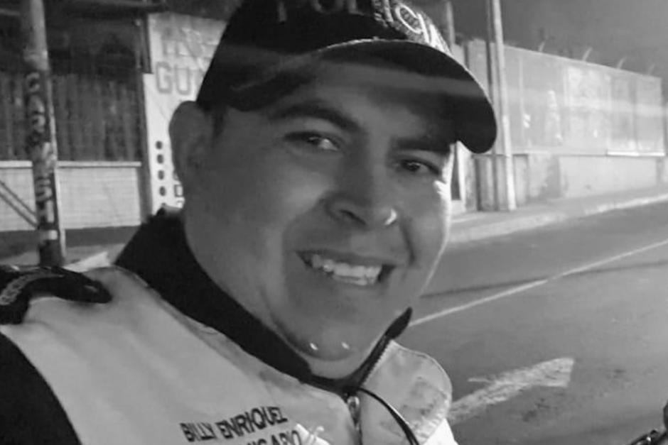 Billy Enríquez, subcomisario de la PMT de Mixco, falleció a causa de la herida provocada en un ataque armado el lunes 30 de diciembre en la entrada a la colonia Primero de Julio. (Foto: archivo/Soy502)