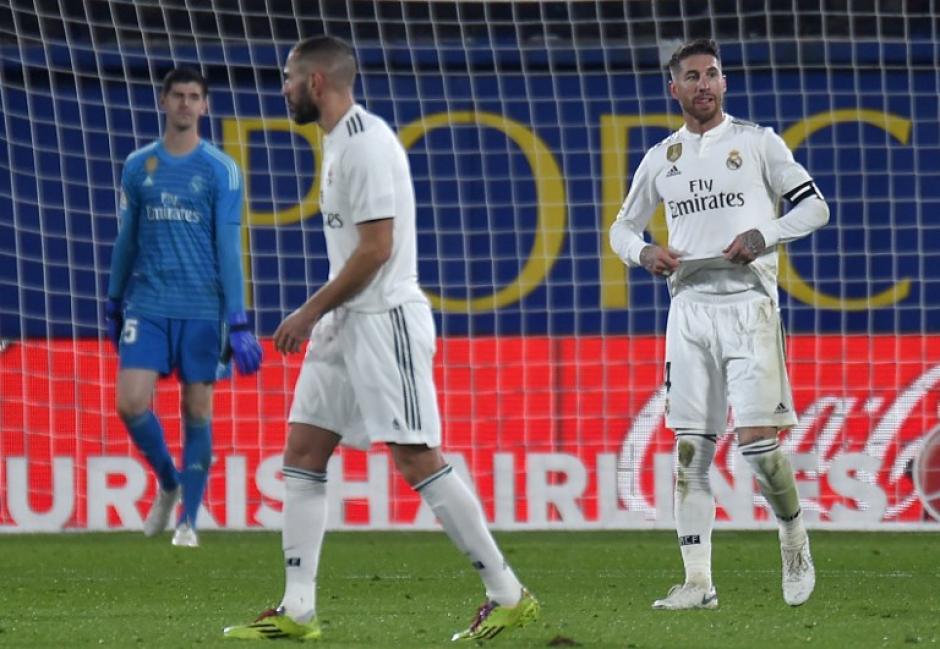 Los jugadores del Real Madrid lucen desconsolados luego del segundo gol de Cazorla. (Foto: AFP)