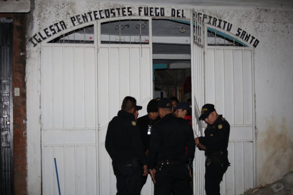 Los agentes acudieron al lugar donde se escuchaban gritos y llanto. (Foto: PNC)&nbsp;